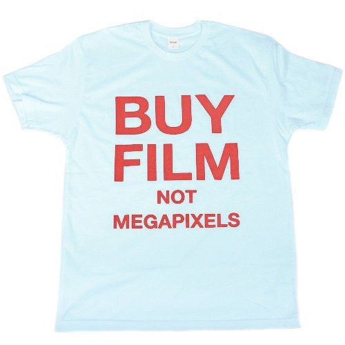 Фото - Футболка BUY FILM NOT MEGAPIXELS Голубая Футболка BUY FILM NOT MEGAPIXELS Голубая