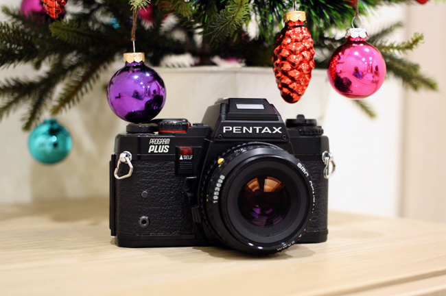 Пленочный фотоаппарат Pentax Program Plus с объективом и вайндером