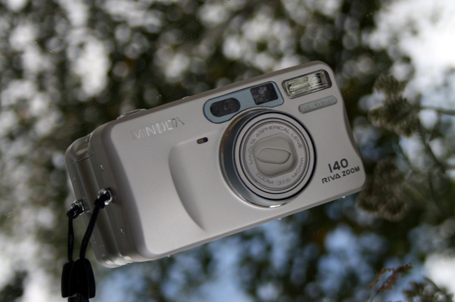 Умный пленочный фотоаппарат Minolta Riva Zoom 140