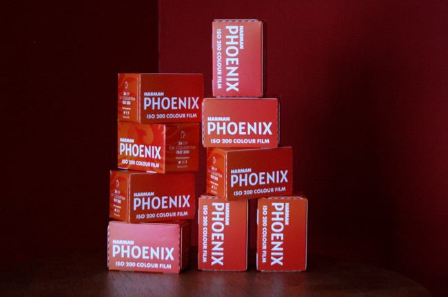 Новая цветная фотопленка Harman Phoenix 200 уже в Фокусе!