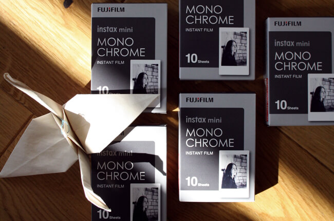 Черно-белые моментальные фотографии на Fuji Instax Mini Monochrome