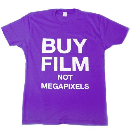 Футболка BUY FILM NOT MEGAPIXELS Фиолетовая