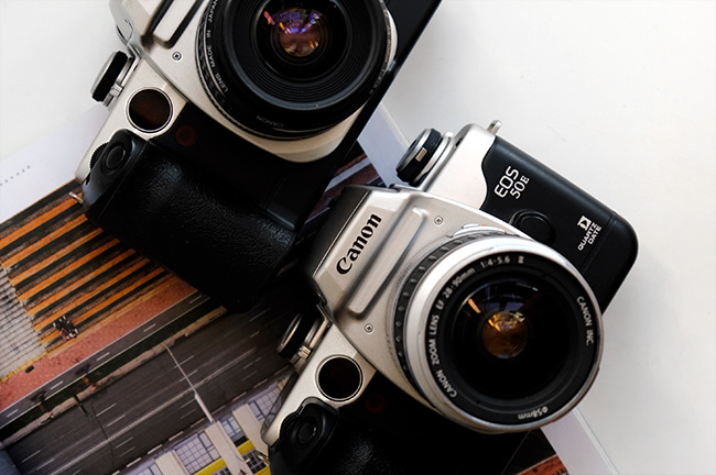 Плёночная автофокусная зеркалка с множеством функций.